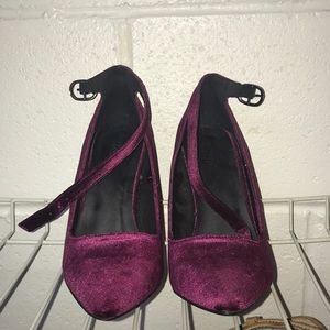 Women’s size 7 Charlotte Russe purple velvet heels